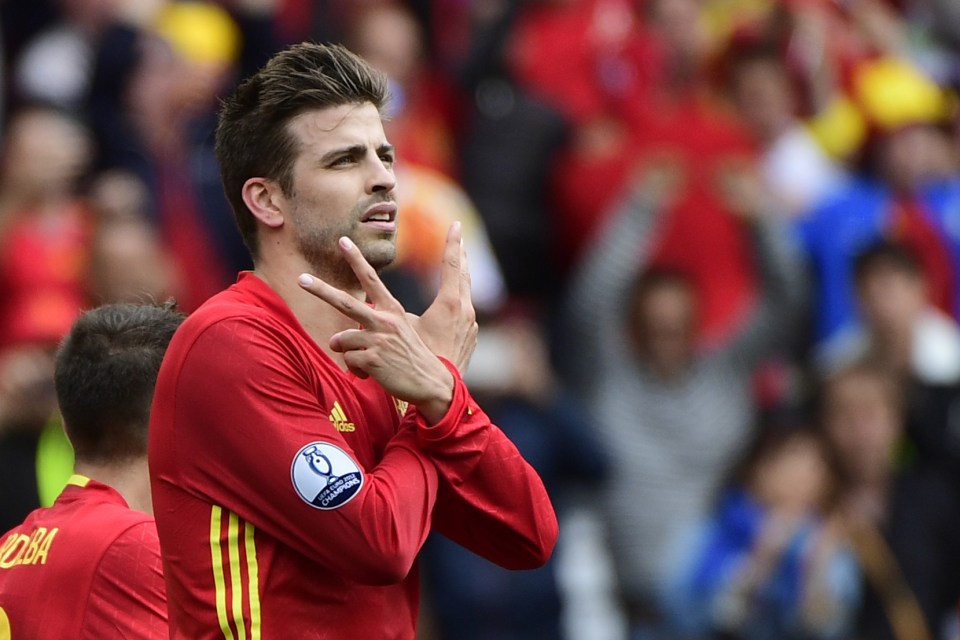  Gerard Pique scored at the death to save Spain from poor start to their defence