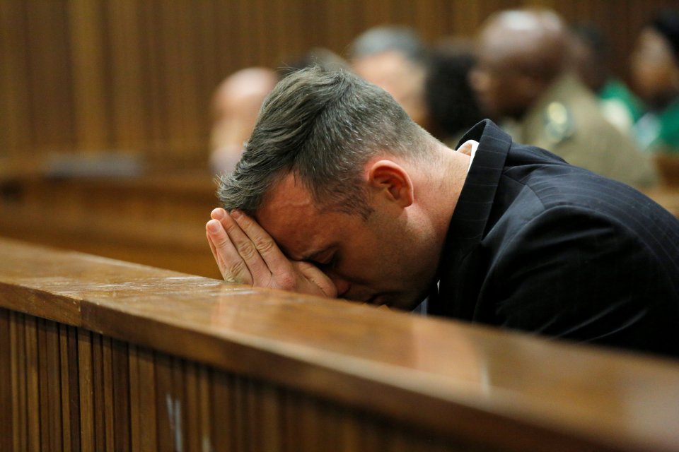  Pistorius breaks down in court