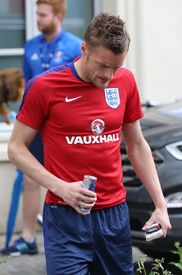  Jamie Vardy carries a can of Red Bull and nicotine pouches before England training