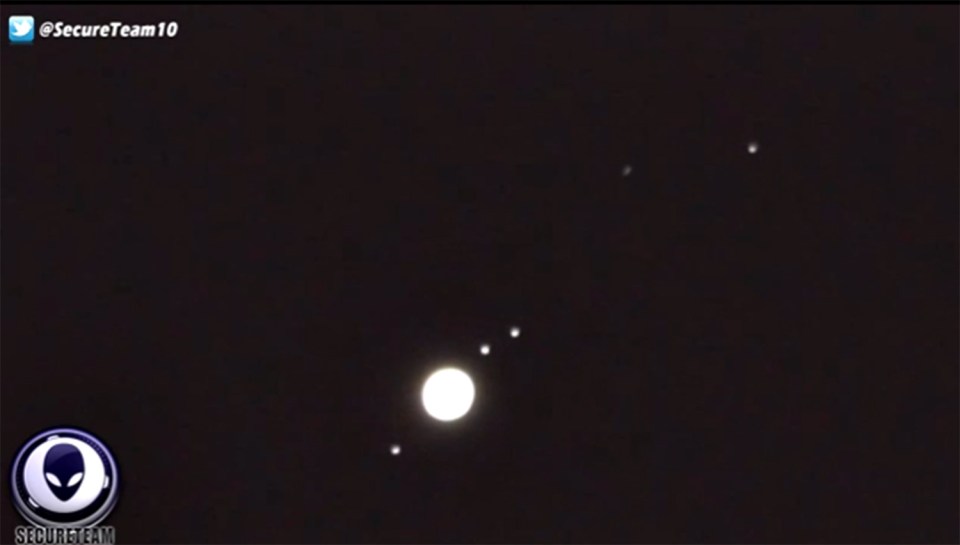  Strange footage of what seems to be a UFO hurtling towards Jupiter has emerged online