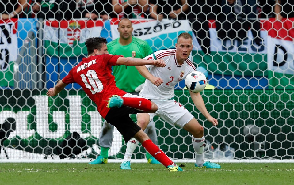  Zlatko Junuzovic saw his effort brilliantly saved by Gabor Kiraly