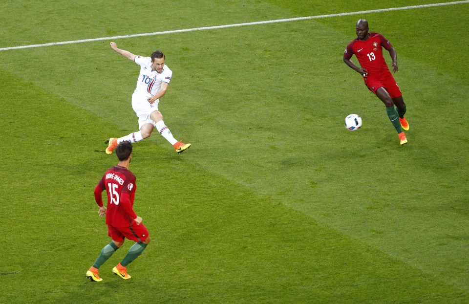  Gylfi Sigurdsson comes close to scoring for Iceland inside the first three minutes