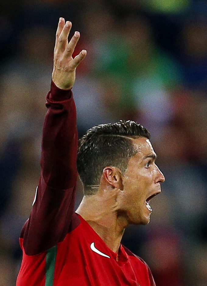  Ronaldo shows the two lines that he has cut in his hair for Euro 2016