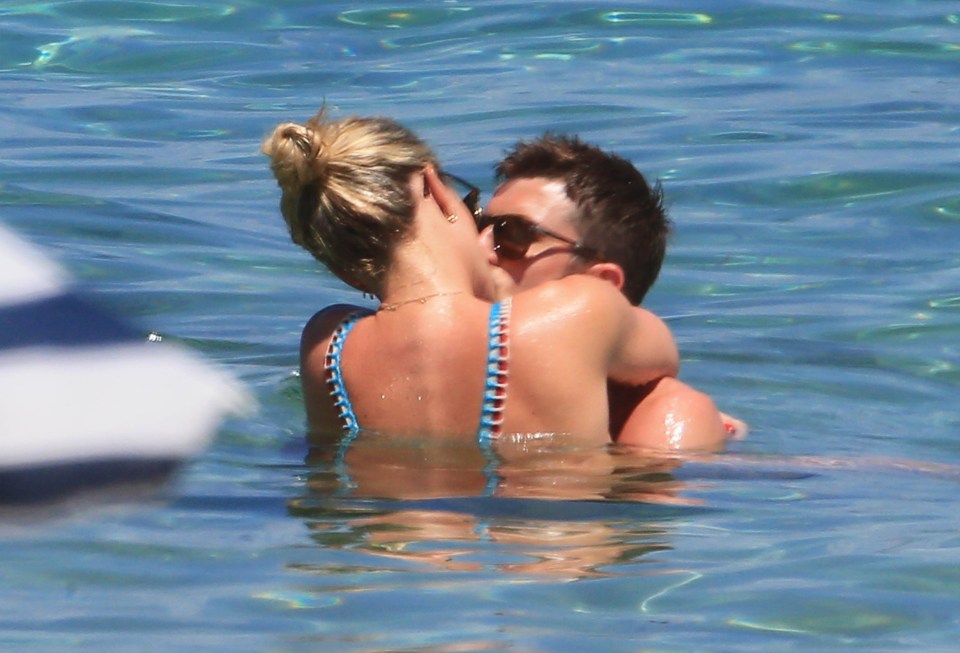  Michael Carrick plants a kiss on wife Lisa while the pair enjoy a holiday in Ibiza