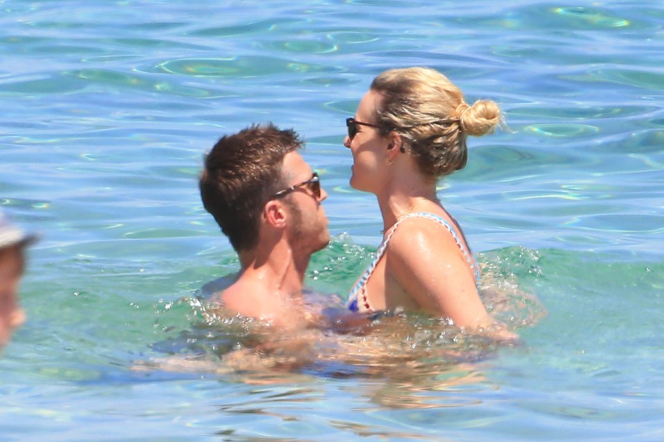  Michael Carrick and Lisa frolic together in the Mediterranean while on holiday