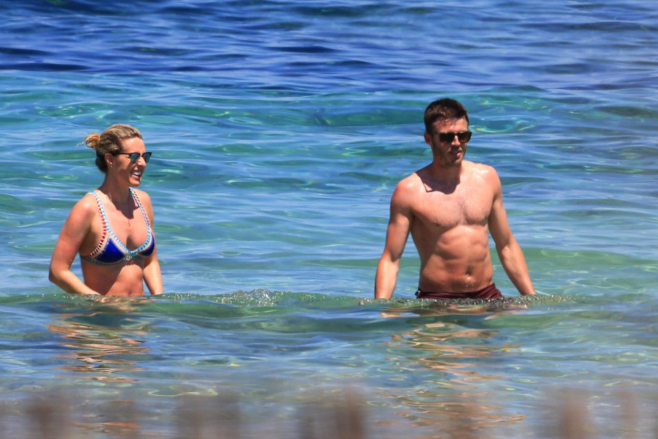  Manchester United's Michael Carrick and wife Lisa top up their tans on holiday