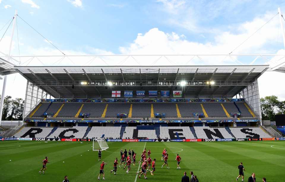  All eyes on Lens ... the Bollaert-Delelis stadium, the setting for the Battle of Britain