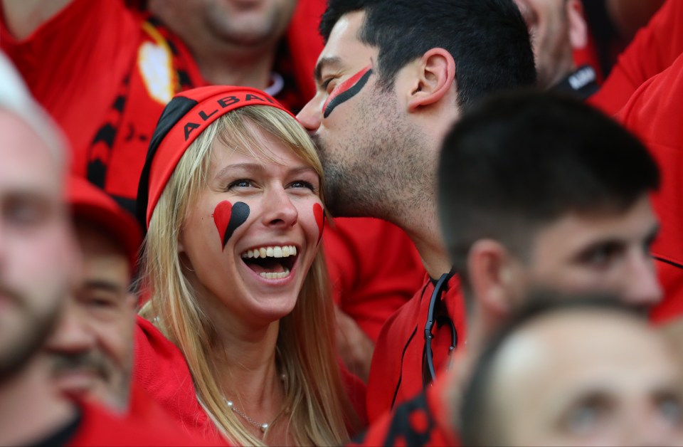  A fan kisses his girlfriend