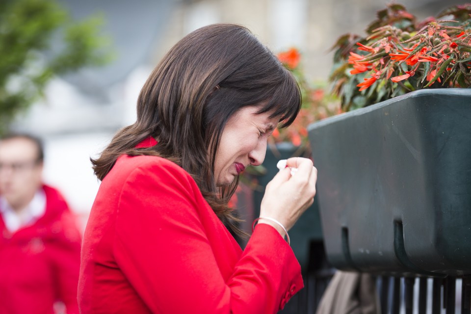  Rachel Reeves, a friend and colleague of Jo Cox, went to the scene where she was murdered