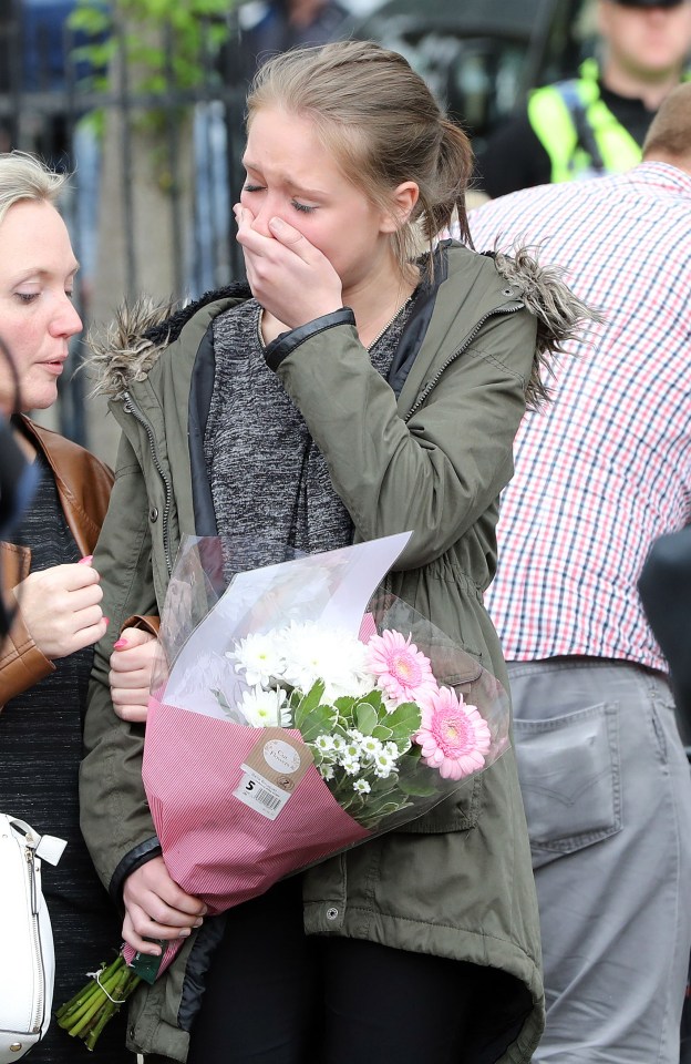  Young friend of Jo Cox, Emma Warrilow, lays down touching note to her about her Princess Diana Award