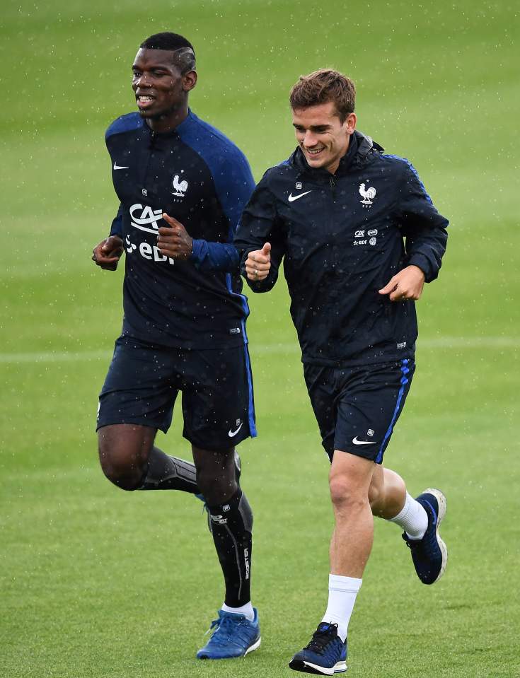 Paul Pogba (L) and Antoine Griezmann