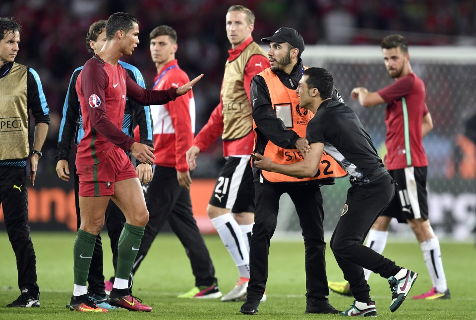  Cristiano Ronaldo steps in to allow the happy snap to be taken