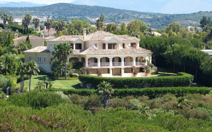  Stunning... the property is situated in the lush Spanish countryside