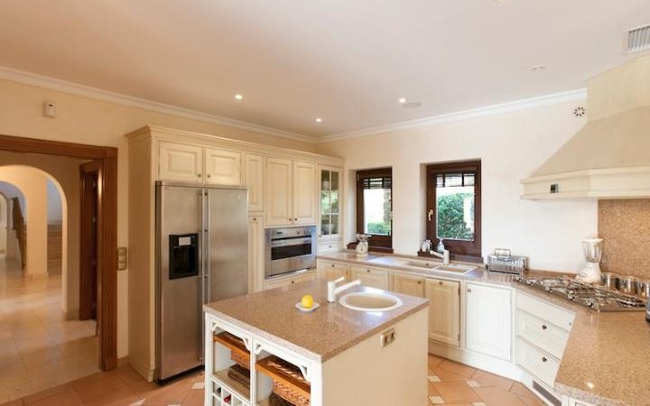  The modern kitchen is a great place to cook up a paella