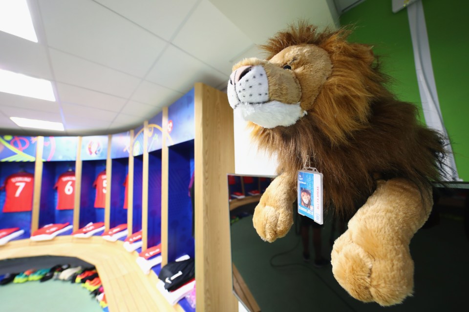  Has England mascot Leo the Lion been put out to pasture?