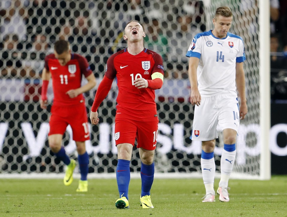 Wayne Rooney looks to the skies as another chance goes begging