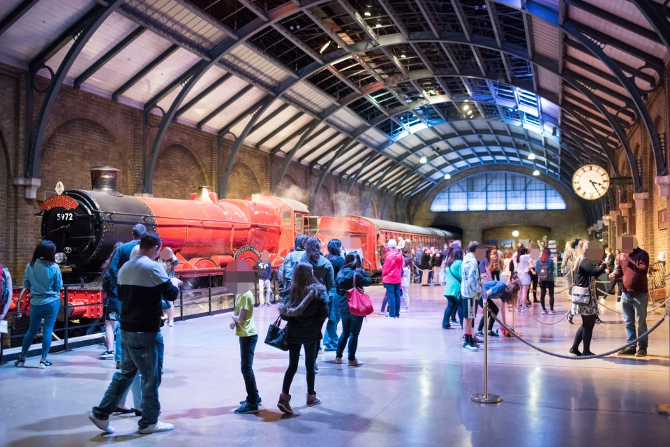  Major attractions along the tour include the impressive Hogwarts Express