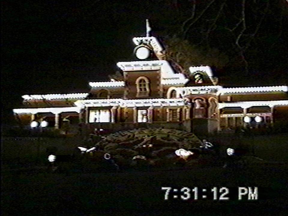 More than 70 members of the Santa Barbara County District Attorney's Office and Sheriff's Department were involved in the search of the Neverland ranch