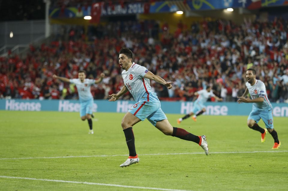  Ozan Tufan celebrates wrapping up the three points for Turkey