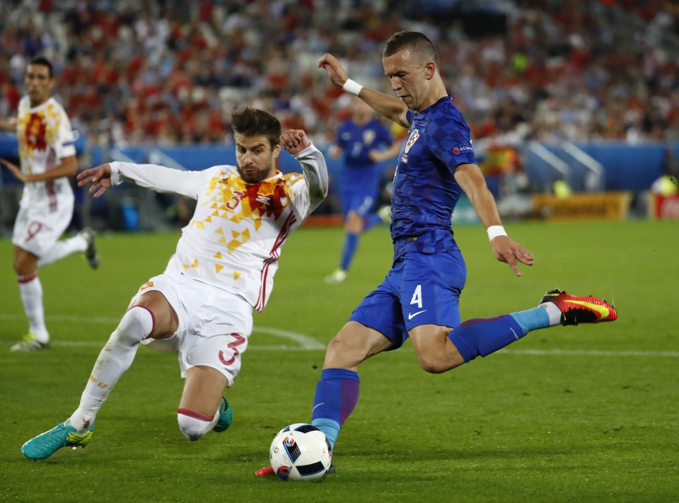  Pique fails to stop Ivan Perisic hitting Croatia's winning goal