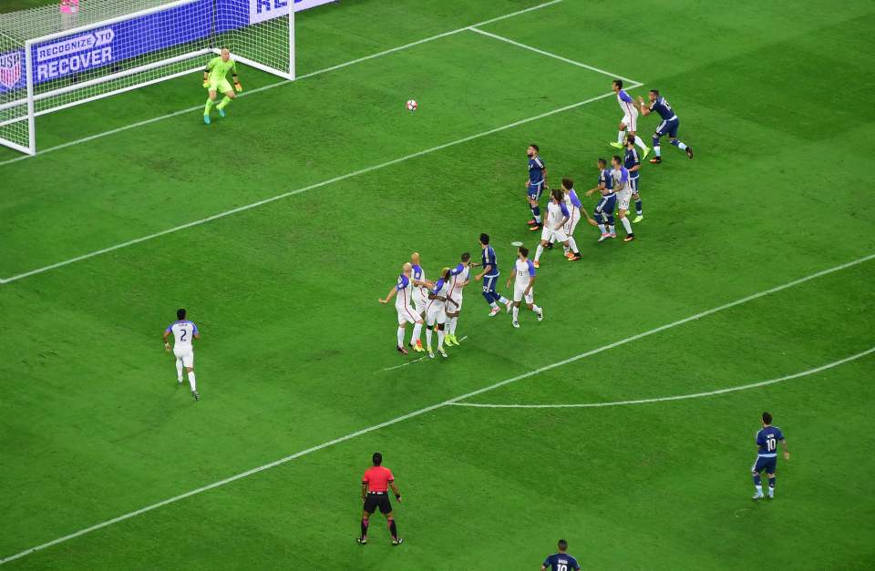  PLayers from both sides are stationary as the ball sails through the air