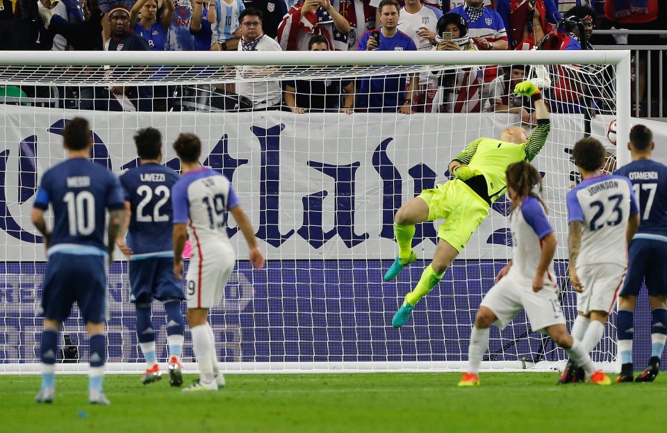  Lionel Messi makes is 55 international goals with a free-kick against USA