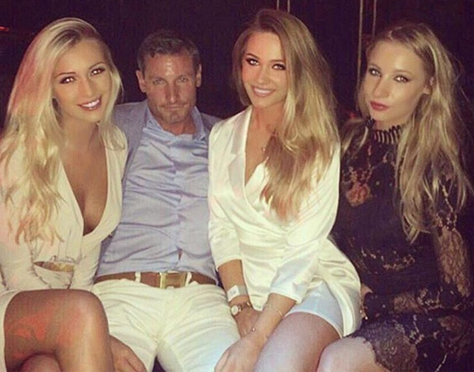  Dean Gaffney with his girlfriend, left, and two daughters, right