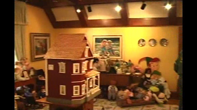 The footage shows rooms filled with toys, including several pictures and toys of Peter Pan, whose home Neverland was the inspiration for Jackson's home