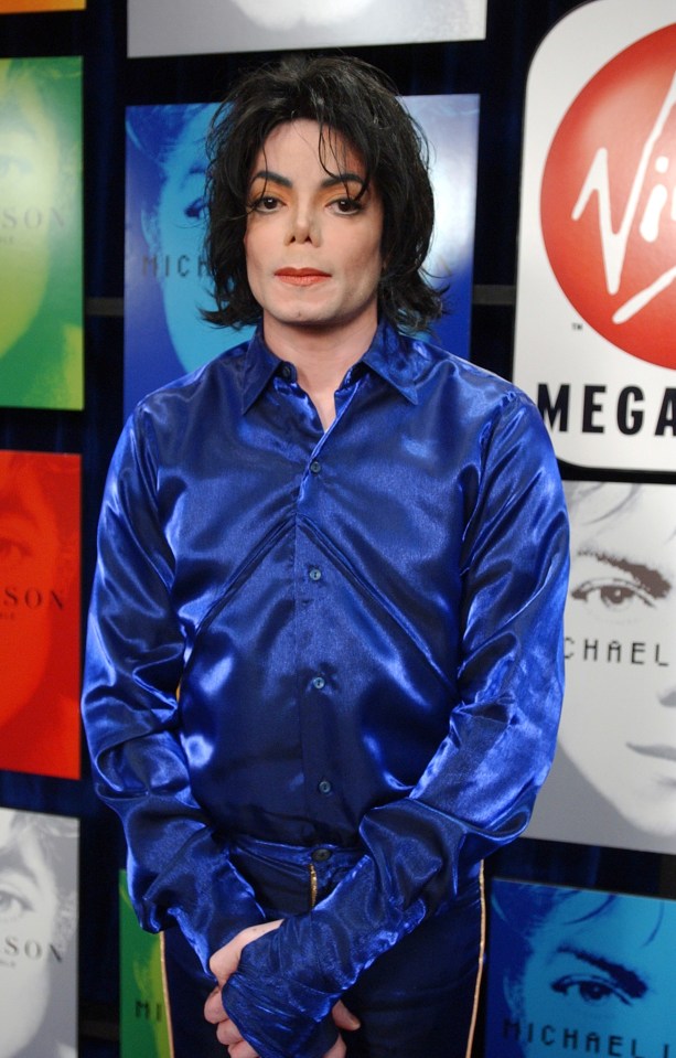 Michael Jackson 1st ever record signing for his new album "Invincible"