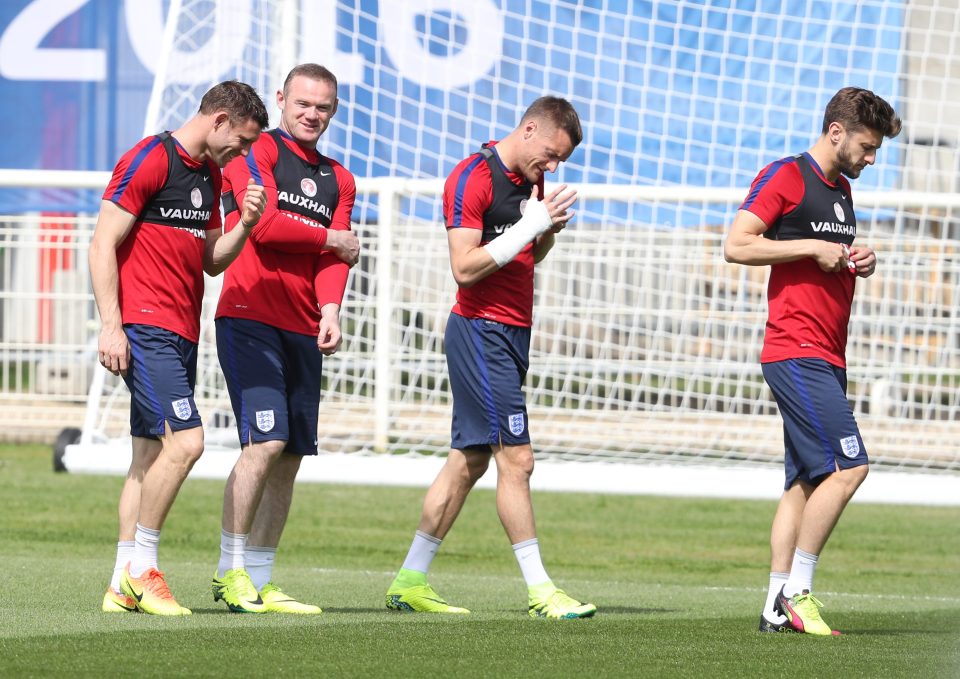  Wayne Rooney and other senior England players have spoken to Jamie Vardy