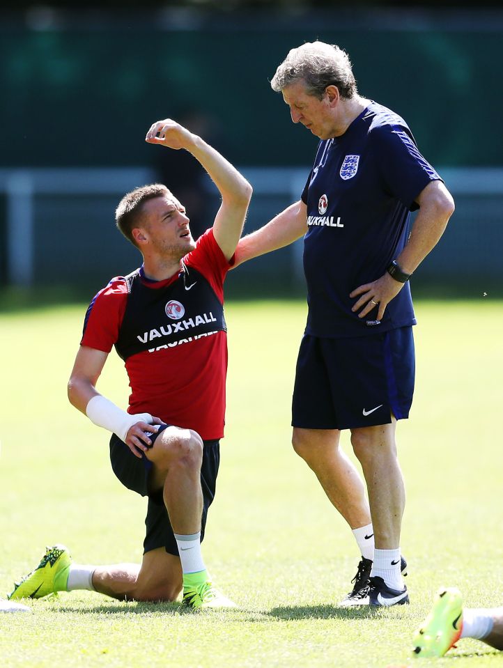 Roy Hodgson chats with Jamie Vardy as England train in Chantilly