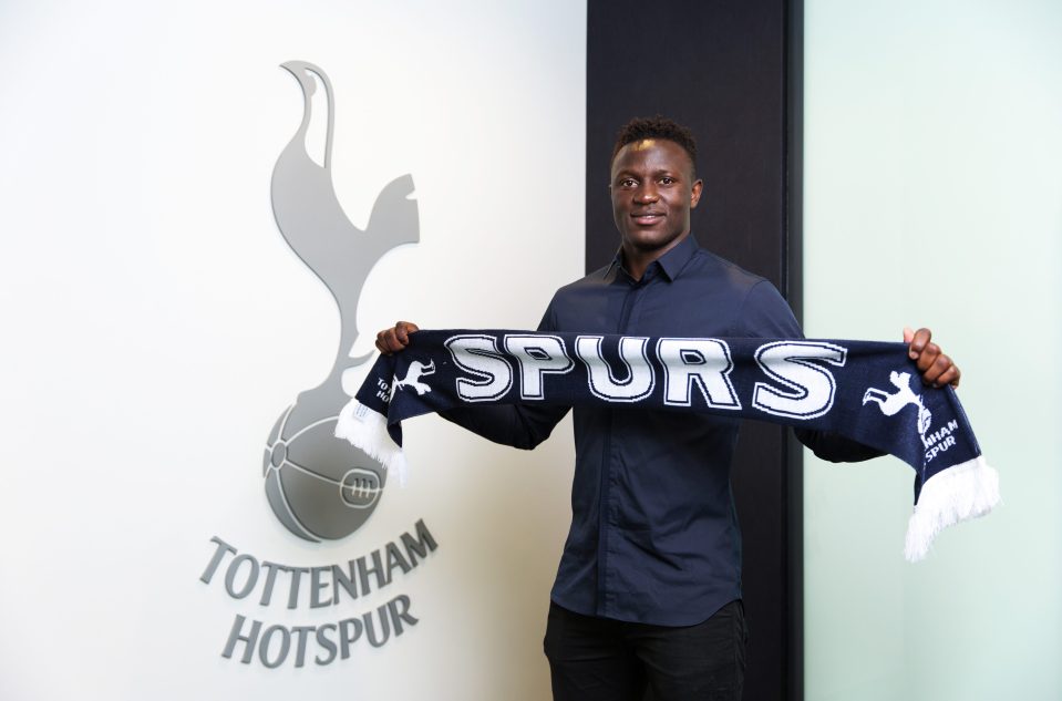  Victor Wanyama posing with a Tottenham scarf