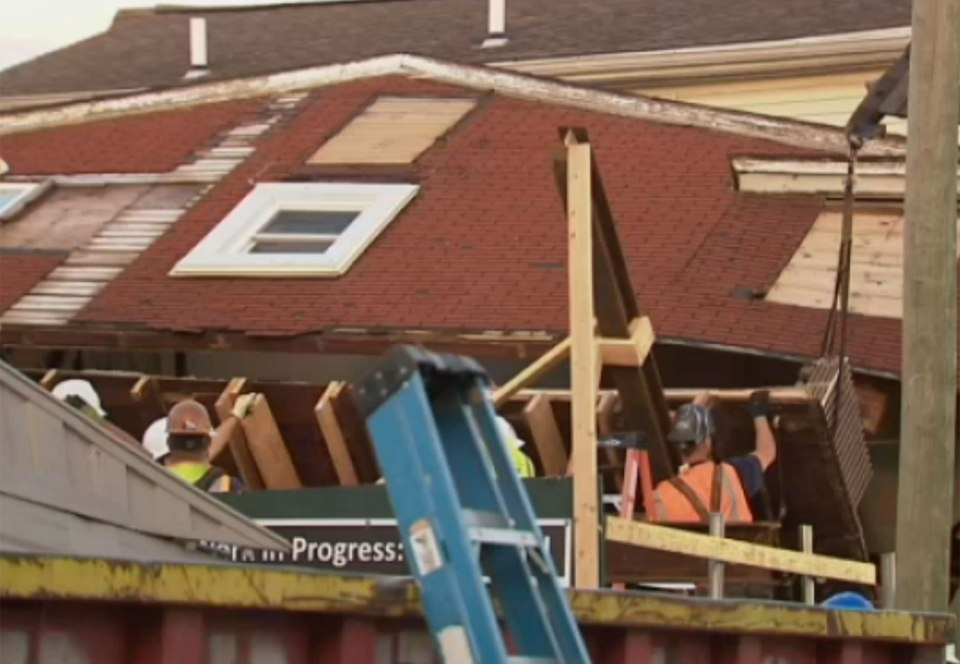 House collapses in Brooklyn, New York 