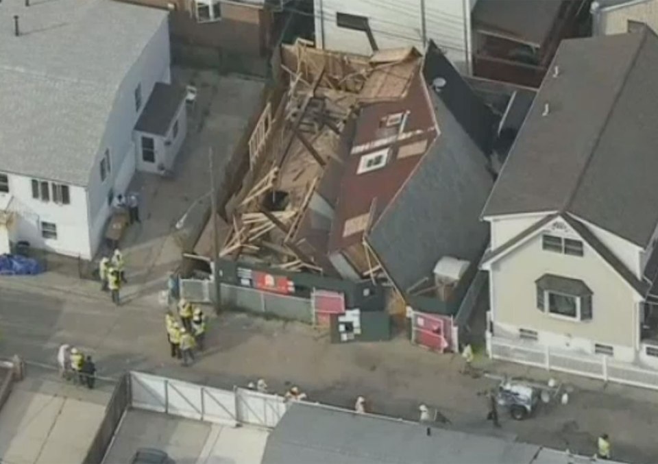 House collapses in Brooklyn, New York 