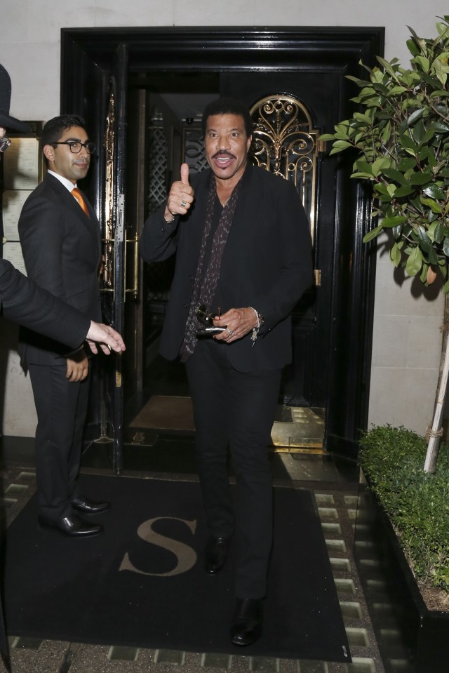  Superstar singer Lionel Richie was in London on Thursday night, eating at Scotts