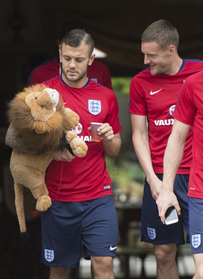  Jack Wilshere and Jamie Vardy were in good moods as England headed to training