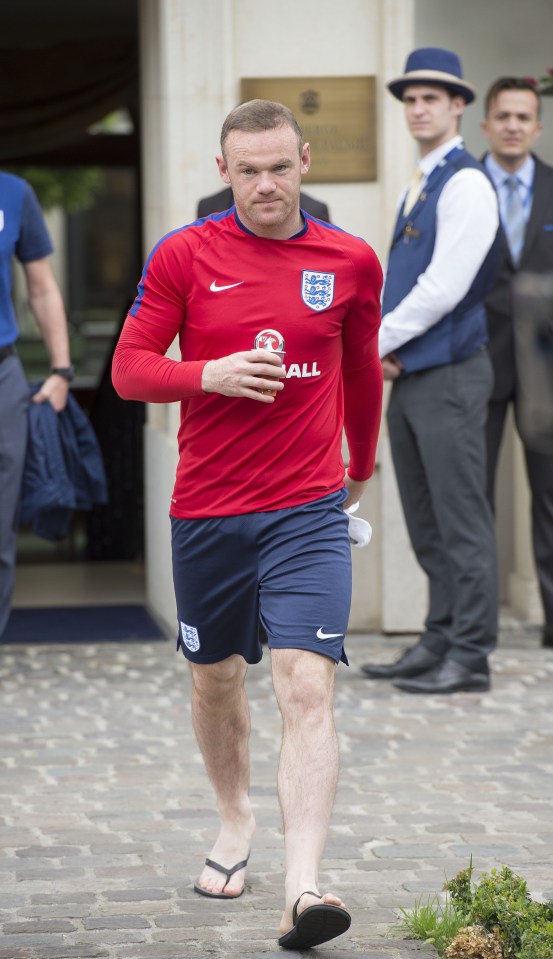  Wayne Rooney appears to be fit and ready to take on Iceland