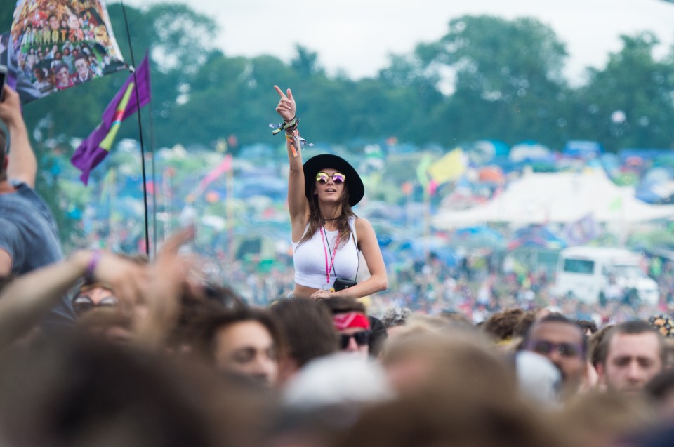 GLASTONBURY, ENGLAND - JUNE 24: A festival goer enjoys Glastonbury Festival 2016 at Worthy Farm, Pilton on June 24, 2016 in Glastonbury, England. (Photo by Samir Hussein/Redferns)