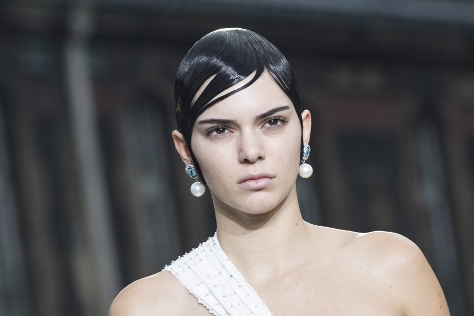  Kendall rocked the runway with the twenties inspired hair