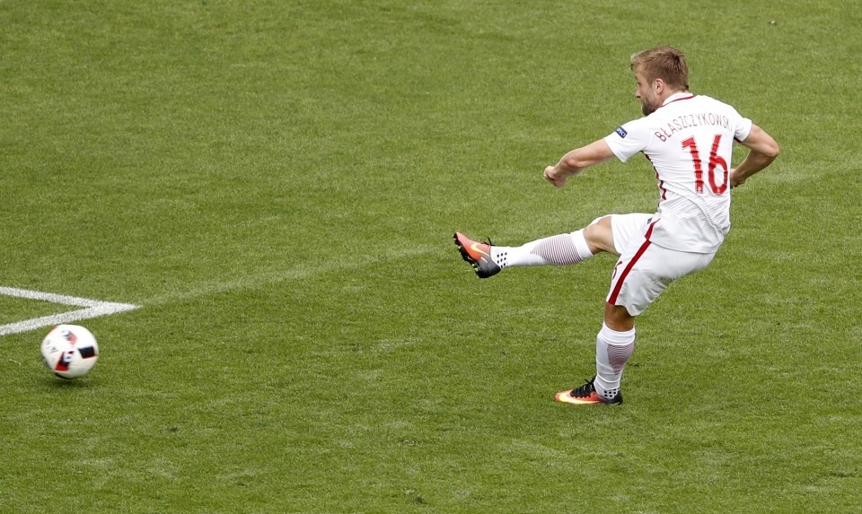  Jakub Blaszczykowski fires home to put Poland into a first-half lead