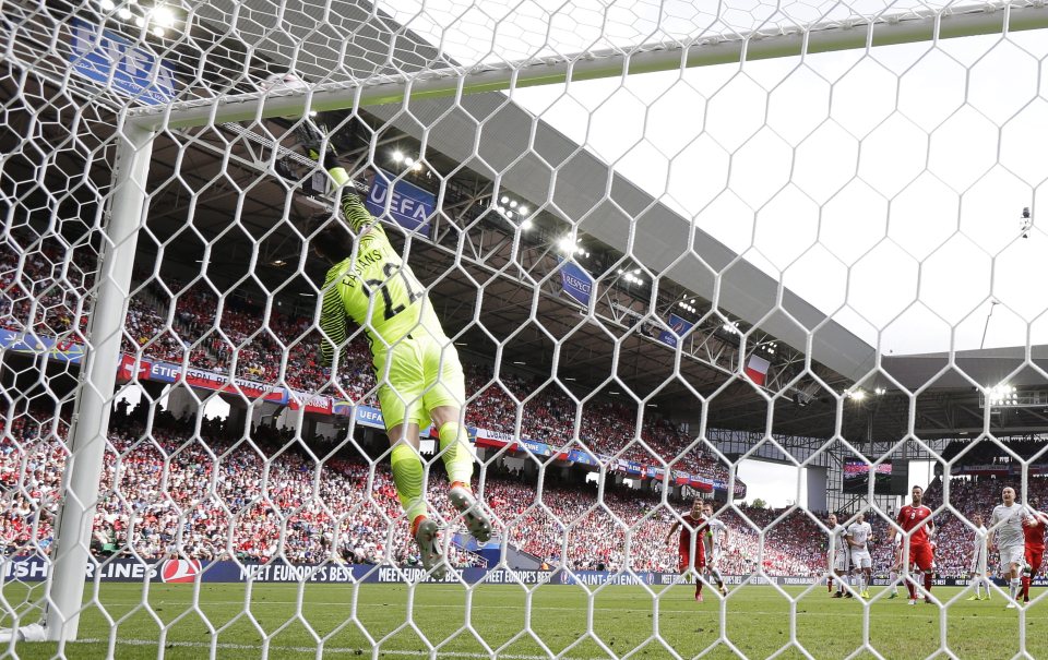  Lukasz Fabianski produced a great save to keep Poland in front