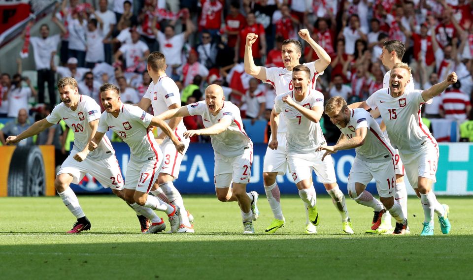  Poland players react after winning on penalties