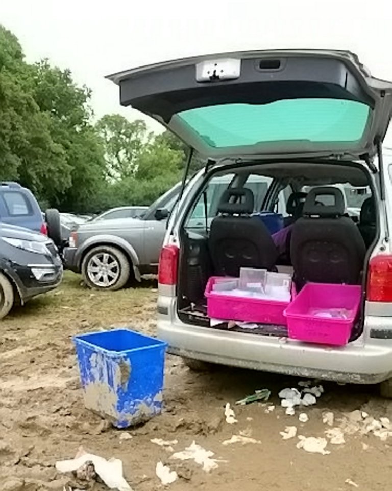  This people carrier seems to have been left completely open