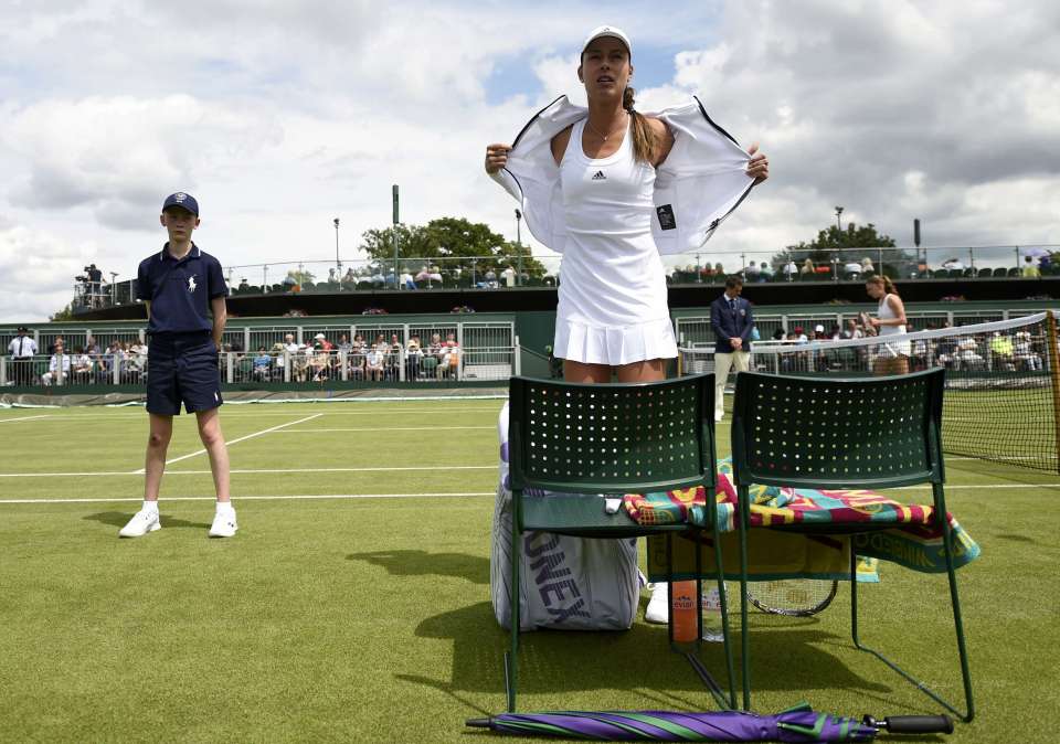  Ana Ivanovic prepares for her first-round match against Ekaterina Alexandrova