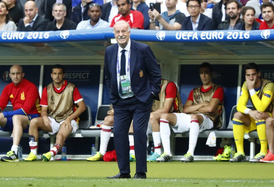  Vicente Del Bosque grimaces as his Spain team are beaten by Italy