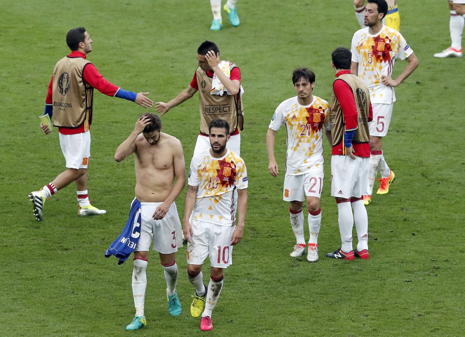  Spain's players trudge off after defeat to Italy knocked them out of Euro 2016