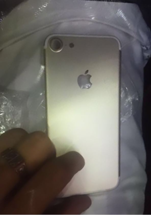  iCan't be sure if this is genuine... it cannot be confirmed whether the images show a genuine iPhone 7