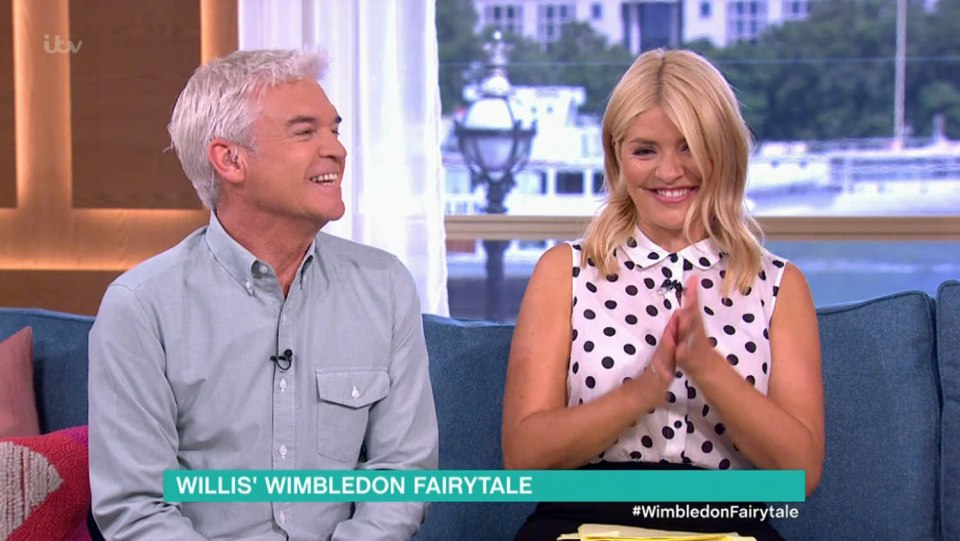  Holly showed off her gorgeous look on TV today