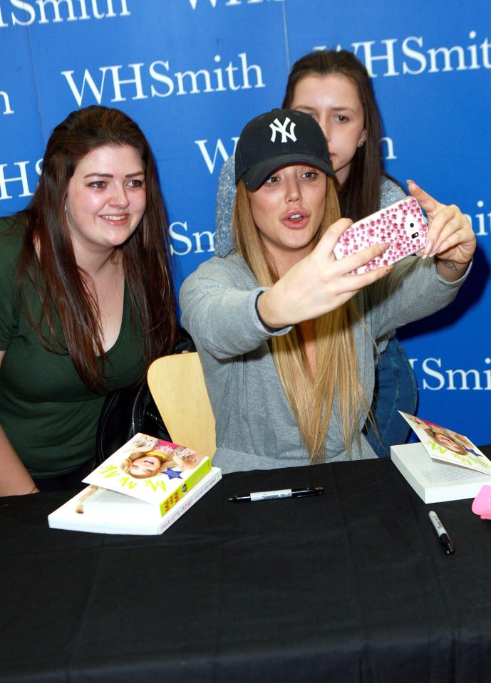 Charlotte happily posed for selfies with her fans 