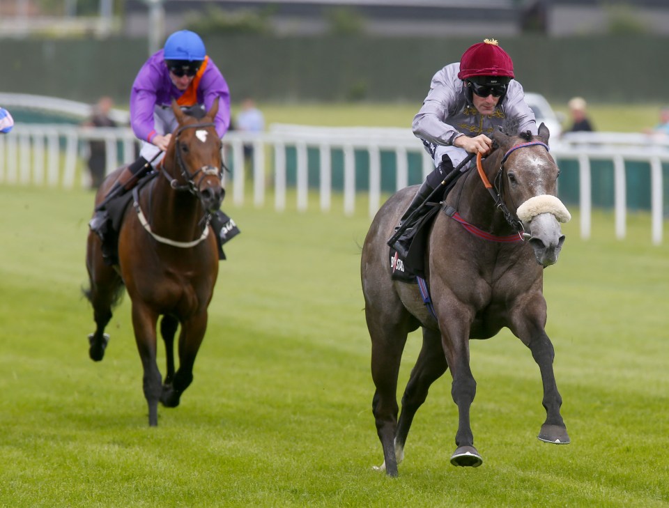  Easton Angel powers clear at Sandown on her last start